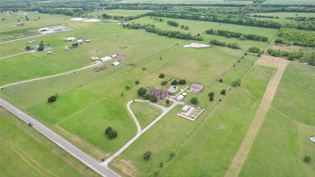 999 EAST LINE, Whitewright, TX 75491