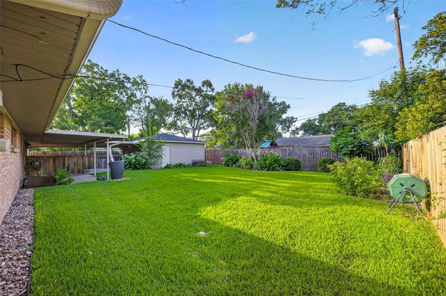 5214 Starkridge Drive, Houston, TX 77035