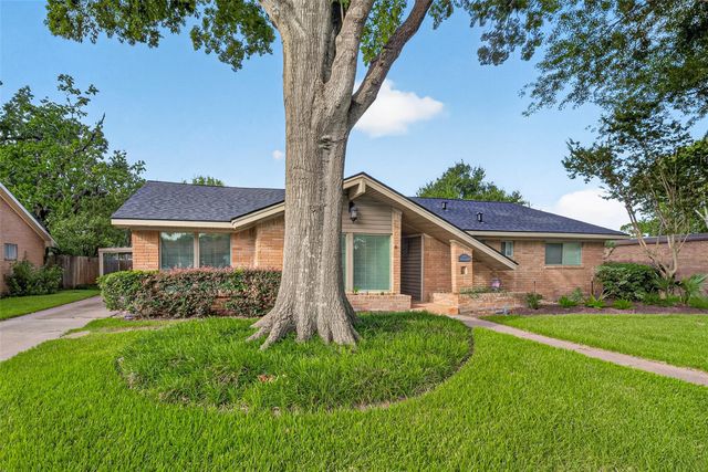 5214 Starkridge Drive, Houston, TX 77035