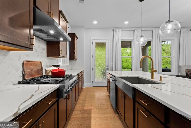 886 Keystone Drive, Woodstock, GA 30188