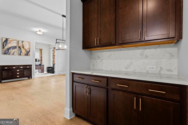 886 Keystone Drive, Woodstock, GA 30188