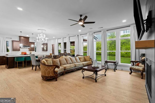 886 Keystone Drive, Woodstock, GA 30188