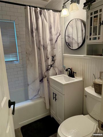 16 Brookside Avenue, Pequannock Township, NJ 07444