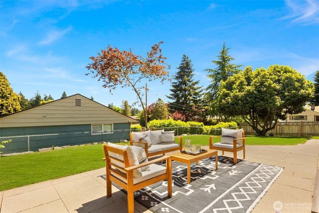 22817 75th Avenue W, Edmonds, WA 98026