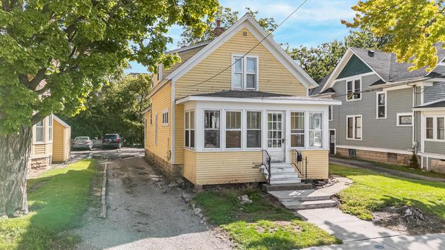 826 MCKINLEY STREET, Oshkosh, WI 54901
