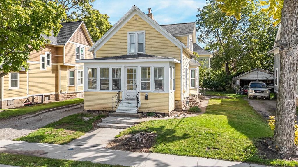 826 MCKINLEY STREET, Oshkosh, WI 54901