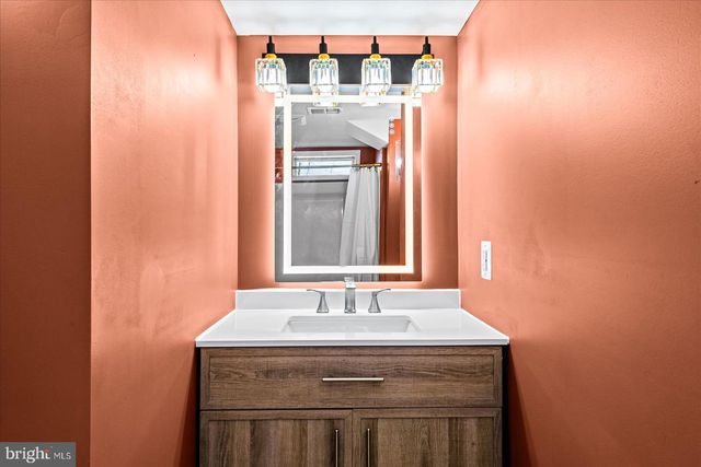 611 EDWARDS DR, Fredericksburg, VA 22405