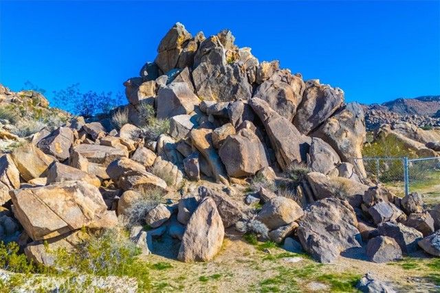 6875 Mount Shasta Avenue, Joshua Tree, CA 92252