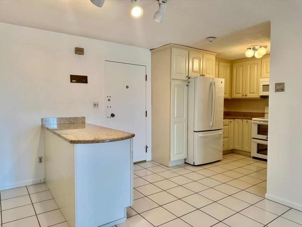 395 Revere Beach Pkwy 4A, Revere, MA 02151