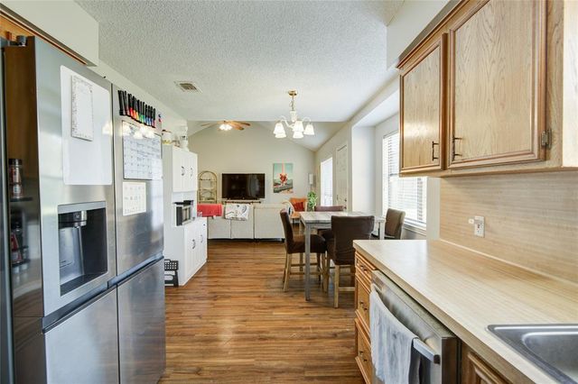 207 Sugar Cane Trace, Lake Jackson, TX 77566