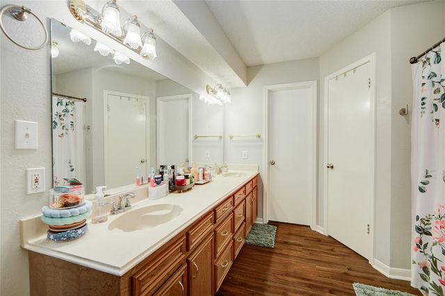 207 Sugar Cane Trace, Lake Jackson, TX 77566