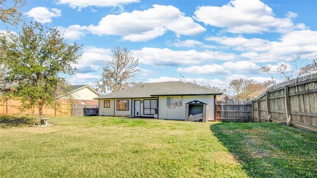 207 Sugar Cane Trace, Lake Jackson, TX 77566