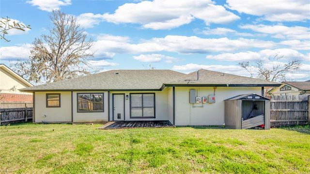 207 Sugar Cane Trace, Lake Jackson, TX 77566
