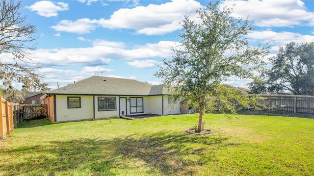207 Sugar Cane Trace, Lake Jackson, TX 77566