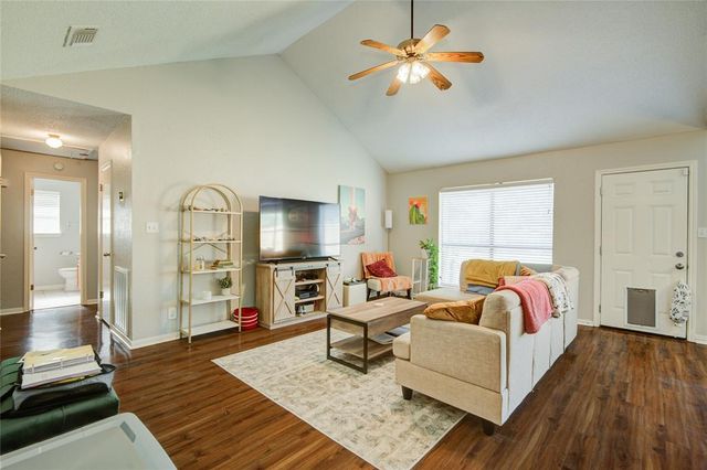 207 Sugar Cane Trace, Lake Jackson, TX 77566