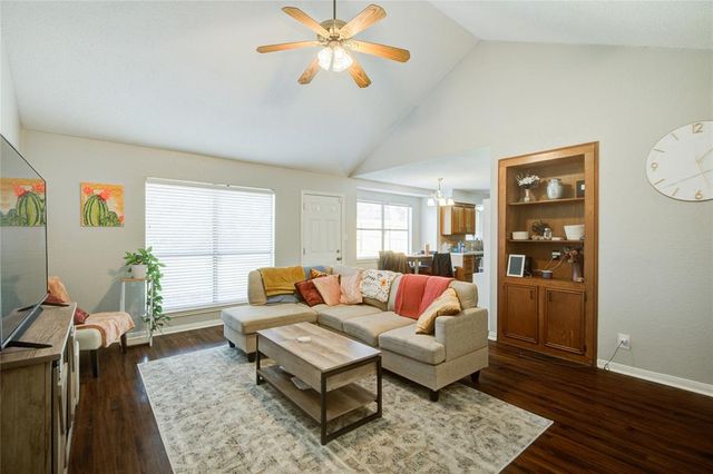 207 Sugar Cane Trace, Lake Jackson, TX 77566