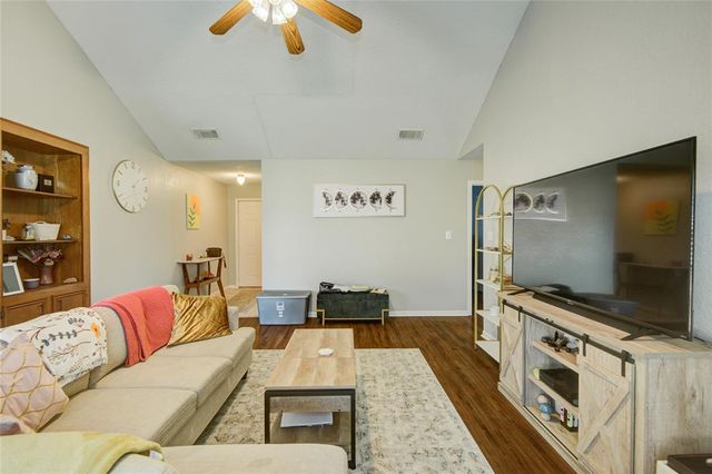 207 Sugar Cane Trace, Lake Jackson, TX 77566