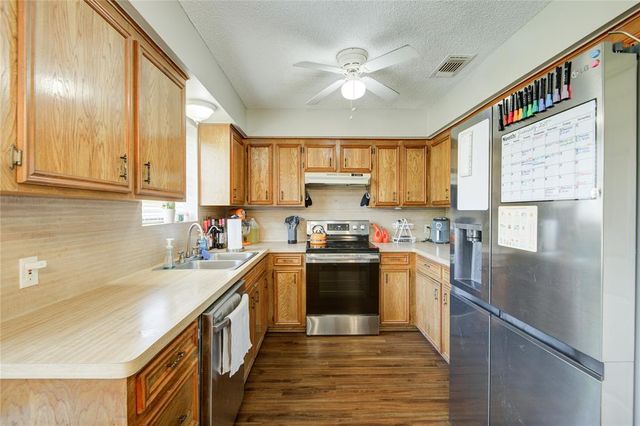 207 Sugar Cane Trace, Lake Jackson, TX 77566
