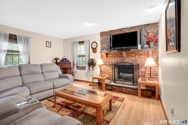 27 Snipsic Lake Road, Ellington, CT 06029