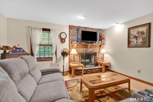 27 Snipsic Lake Road, Ellington, CT 06029