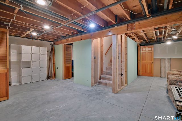 27 Snipsic Lake Road, Ellington, CT 06029