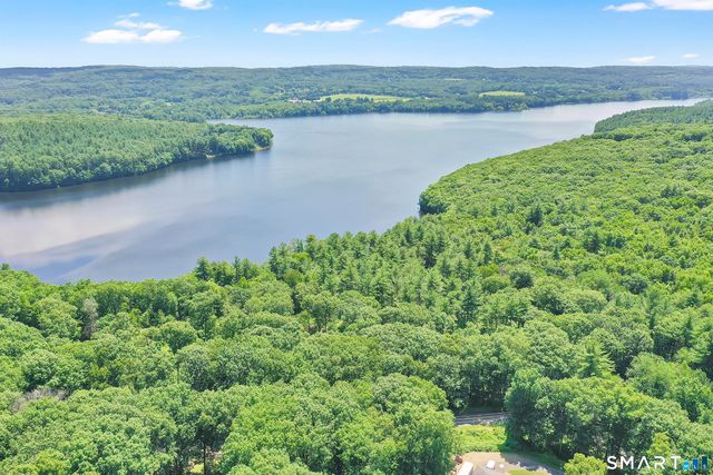 27 Snipsic Lake Road, Ellington, CT 06029