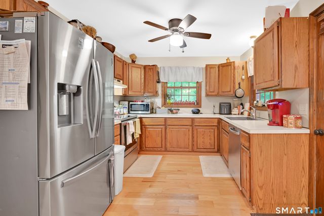 27 Snipsic Lake Road, Ellington, CT 06029