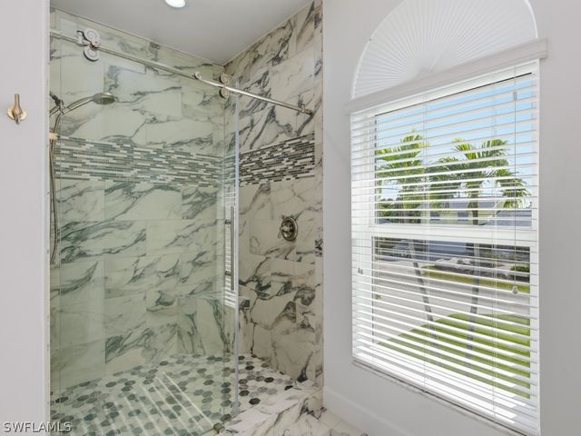 105 Pago Pago DR W, Naples, FL 34113