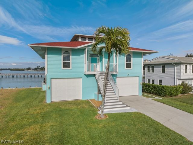 105 Pago Pago DR W, Naples, FL 34113