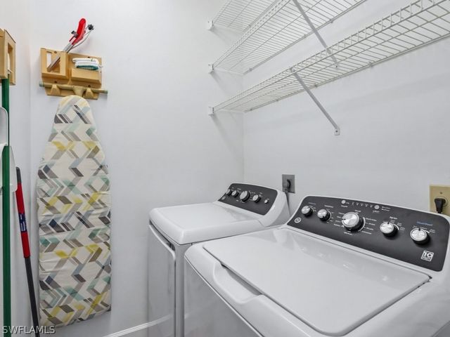 105 Pago Pago DR W, Naples, FL 34113