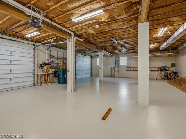 105 Pago Pago DR W, Naples, FL 34113