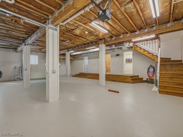 105 Pago Pago DR W, Naples, FL 34113