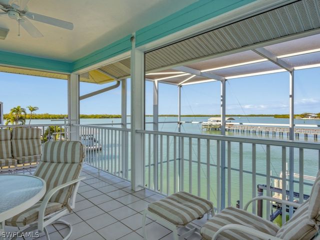 105 Pago Pago DR W, Naples, FL 34113