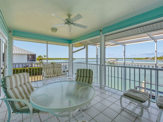 105 Pago Pago DR W, Naples, FL 34113