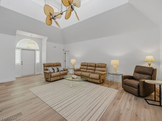 105 Pago Pago DR W, Naples, FL 34113