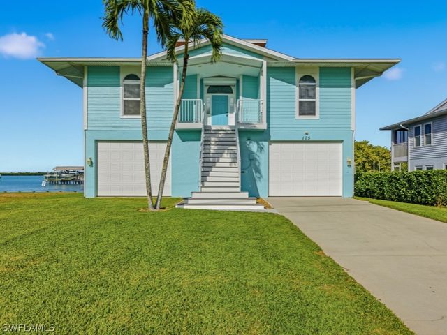 105 Pago Pago DR W, Naples, FL 34113