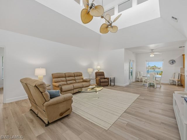 105 Pago Pago DR W, Naples, FL 34113