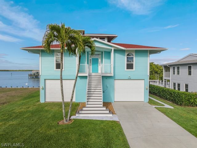 105 Pago Pago DR W, Naples, FL 34113