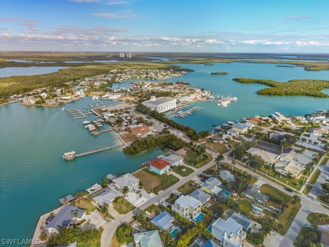 105 Pago Pago DR W, Naples, FL 34113