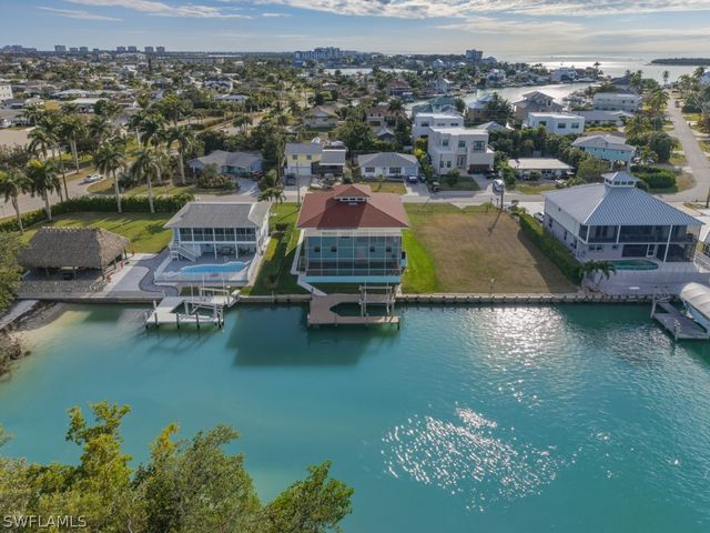 105 Pago Pago DR W, Naples, FL 34113