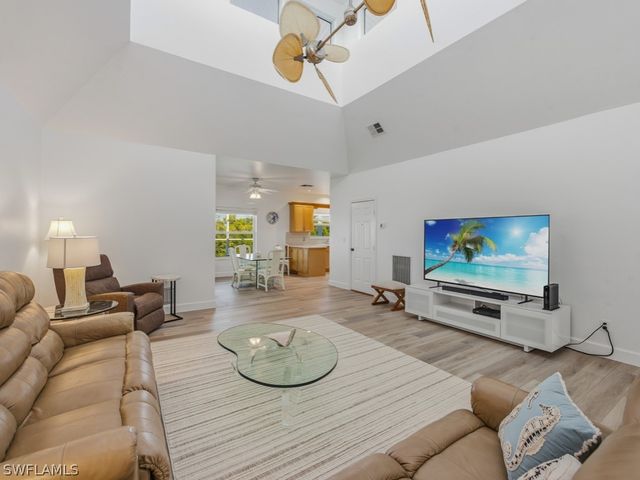 105 Pago Pago DR W, Naples, FL 34113