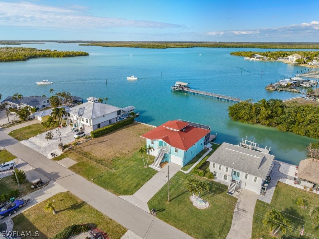 105 Pago Pago DR W, Naples, FL 34113