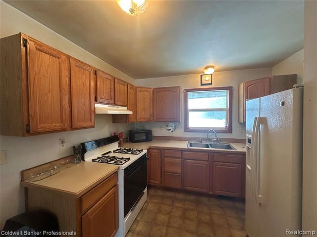 3419 Burnside Road, Otter Lake, MI 48464