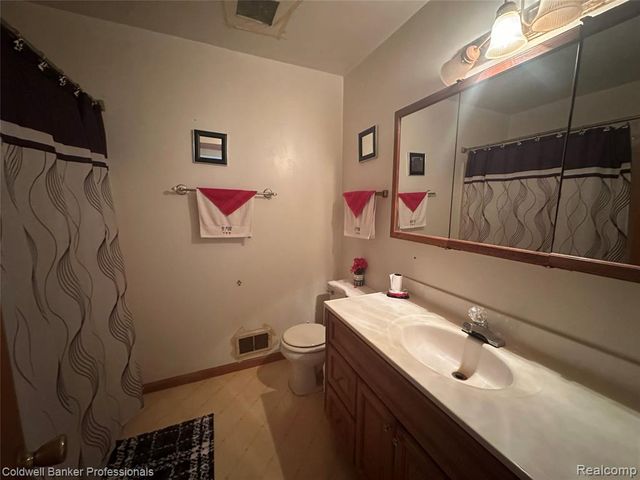 3419 Burnside Road, Otter Lake, MI 48464