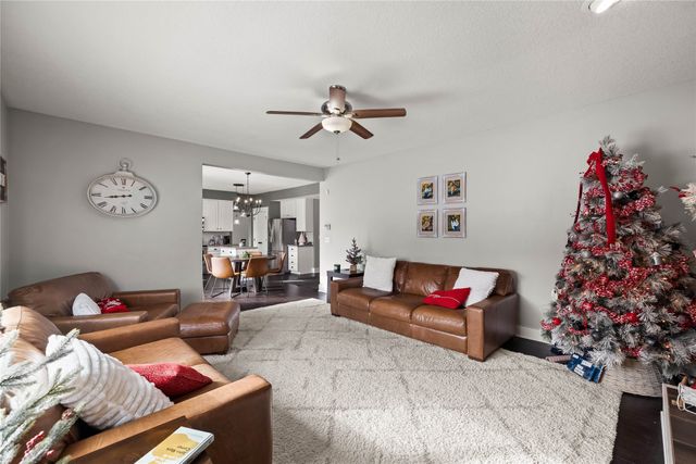 14000 Buena Vista Drive, Urbandale, IA 50323