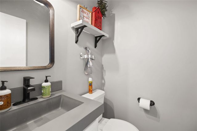 14000 Buena Vista Drive, Urbandale, IA 50323