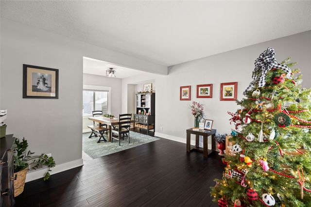 14000 Buena Vista Drive, Urbandale, IA 50323