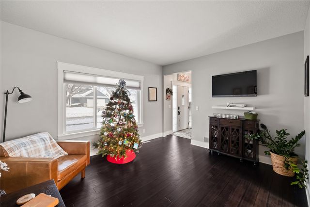 14000 Buena Vista Drive, Urbandale, IA 50323