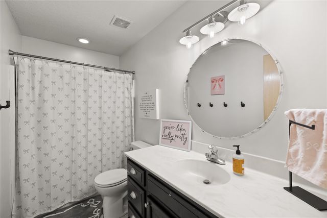 14000 Buena Vista Drive, Urbandale, IA 50323