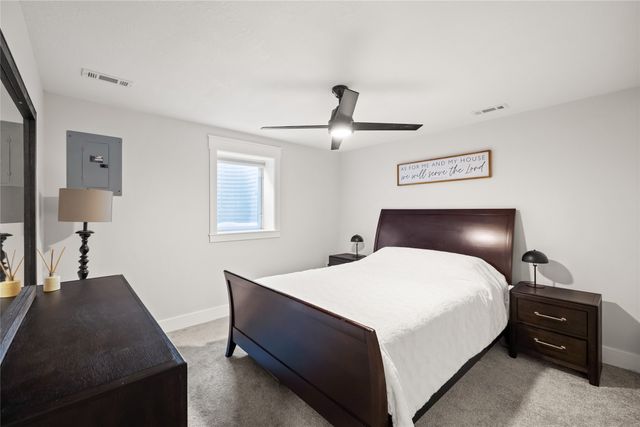 14000 Buena Vista Drive, Urbandale, IA 50323